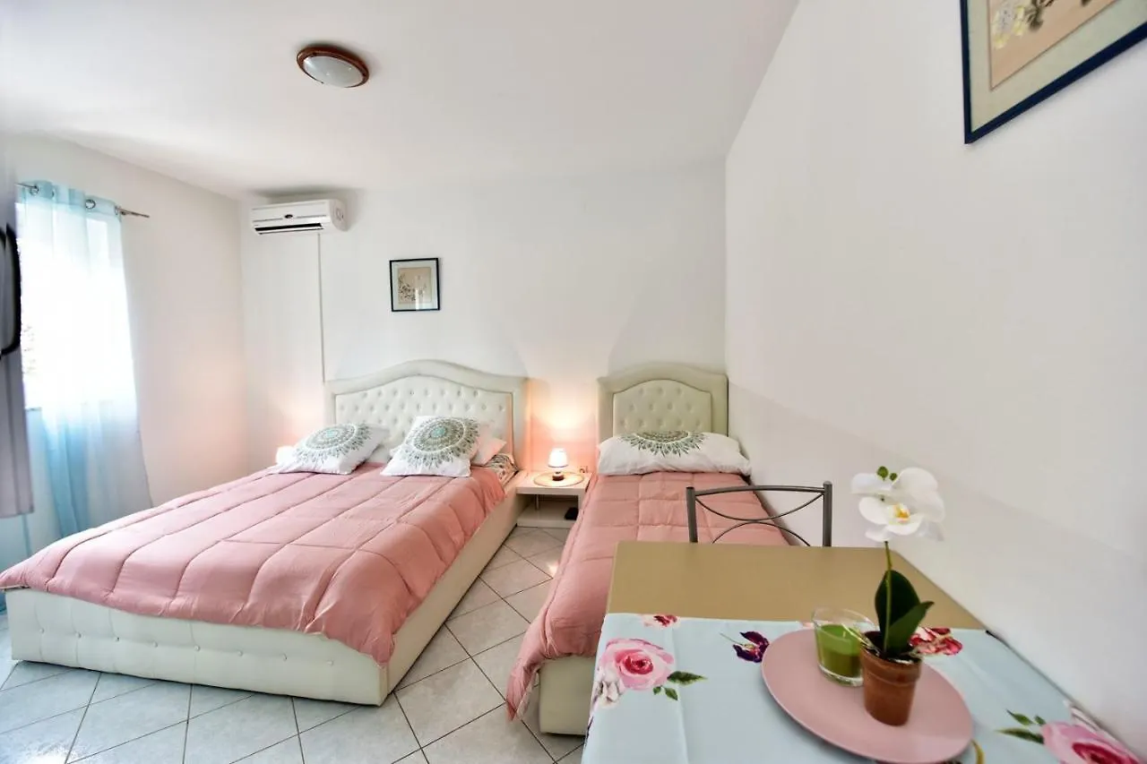 Apartments House Anna For Max 13 Persons In Porec, Pet Friendly