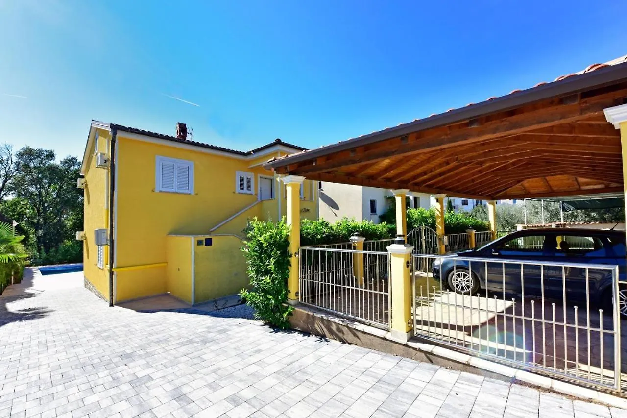 Apartments House Anna For Max 13 Persons In Porec, Pet Friendly Croatie