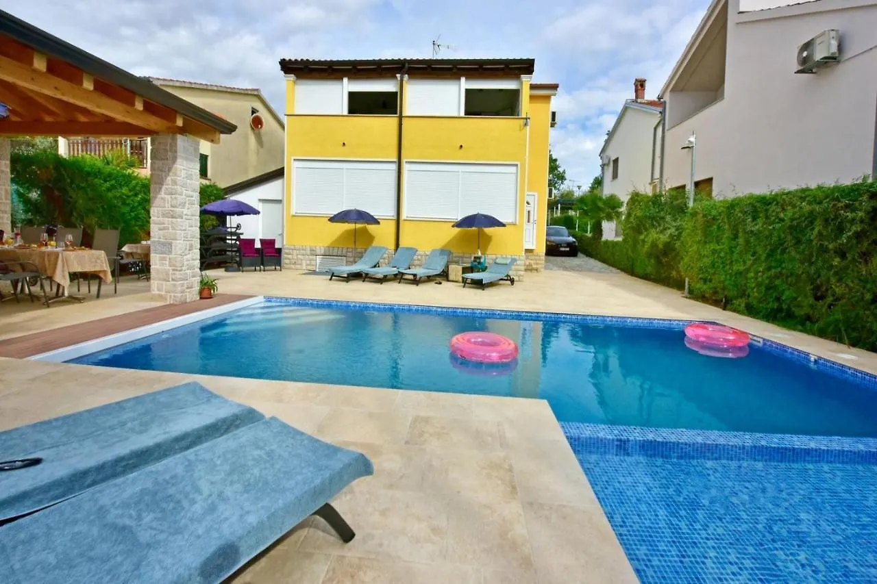Apartments House Anna For Max 13 Persons In Porec, Pet Friendly