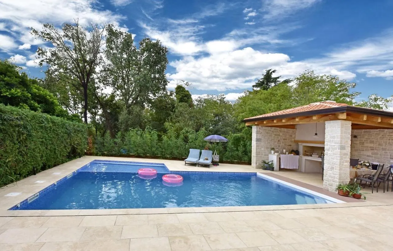 Apartments House Anna For Max 13 Persons In Porec, Pet Friendly Pensjonat Poreč
