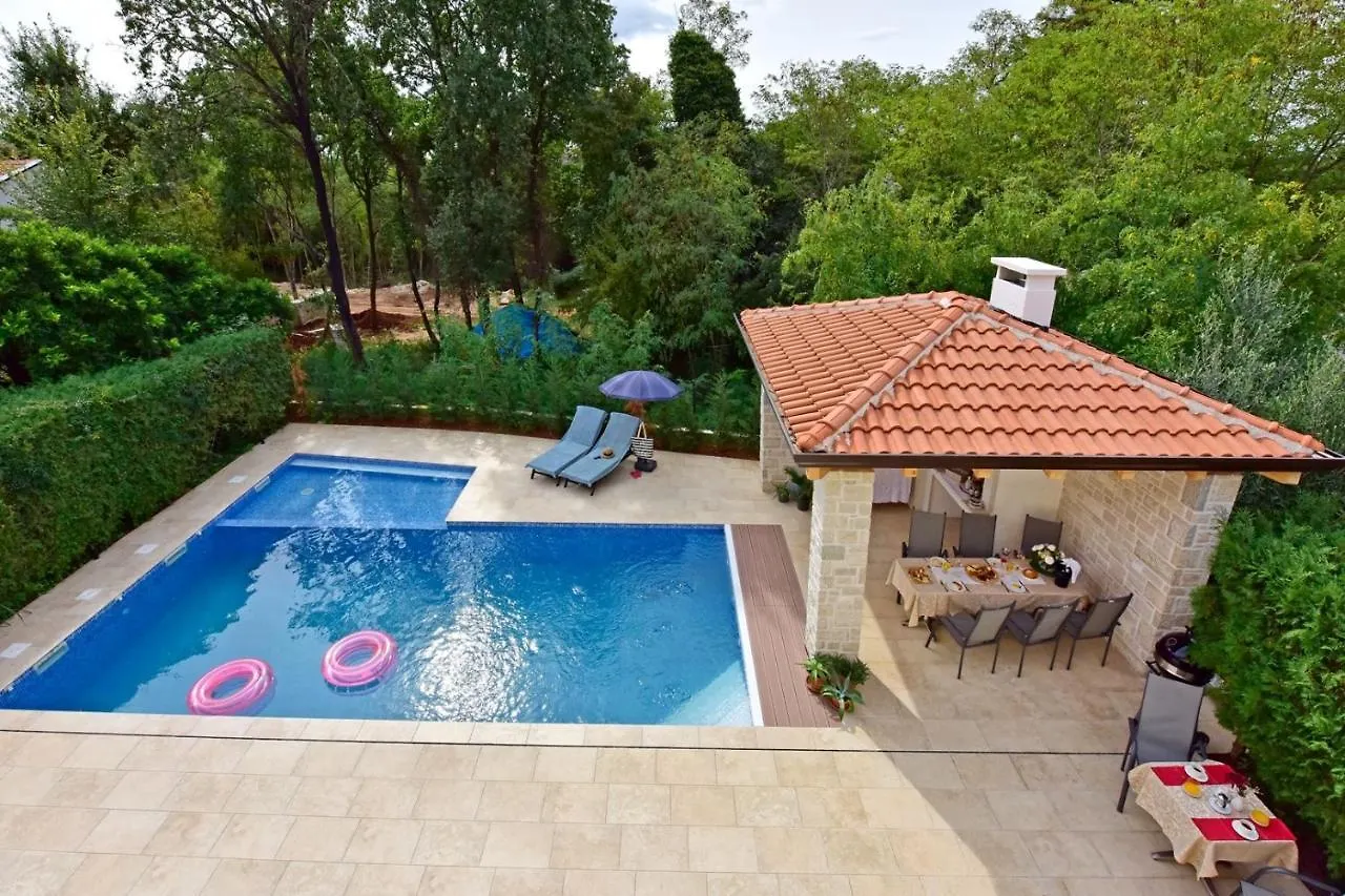 Pensjonat Apartments House Anna For Max 13 Persons In Porec, Pet Friendly
