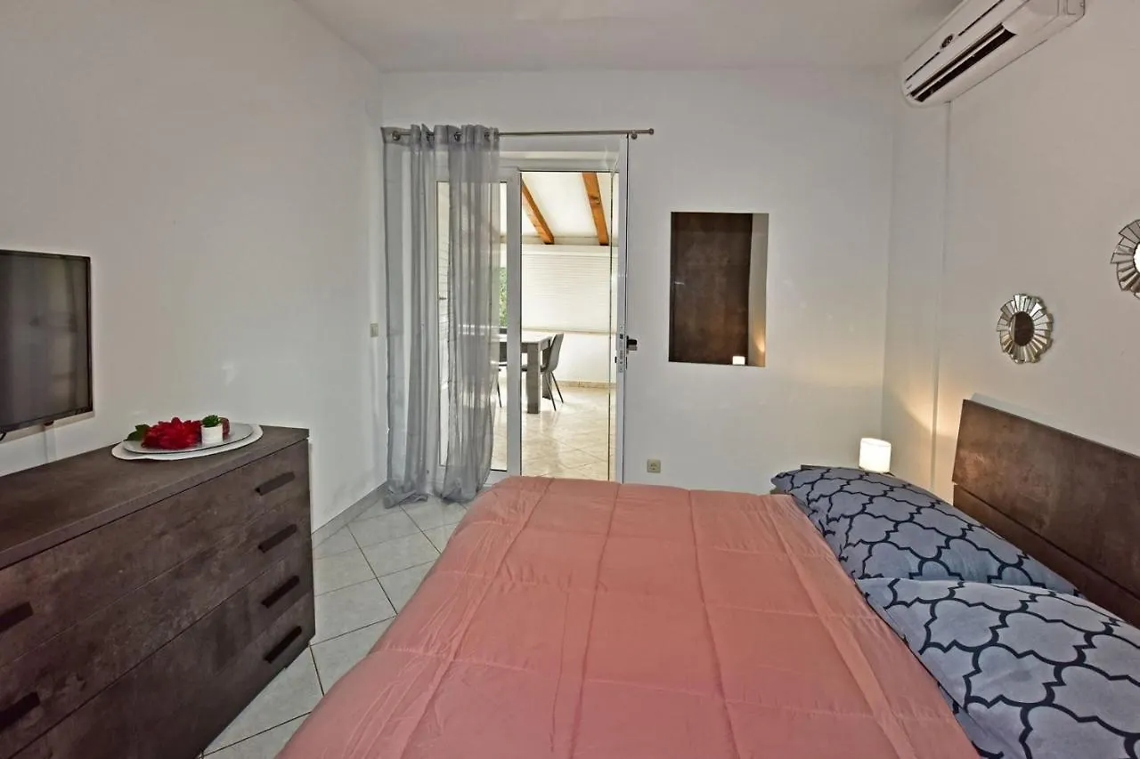 Pensjonat Apartments House Anna For Max 13 Persons In Porec, Pet Friendly