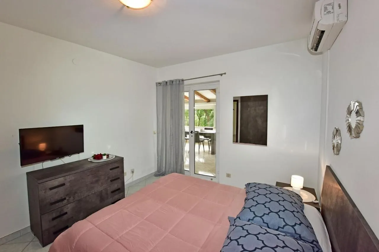 Apartments House Anna For Max 13 Persons In Porec, Pet Friendly 0*, Poreč