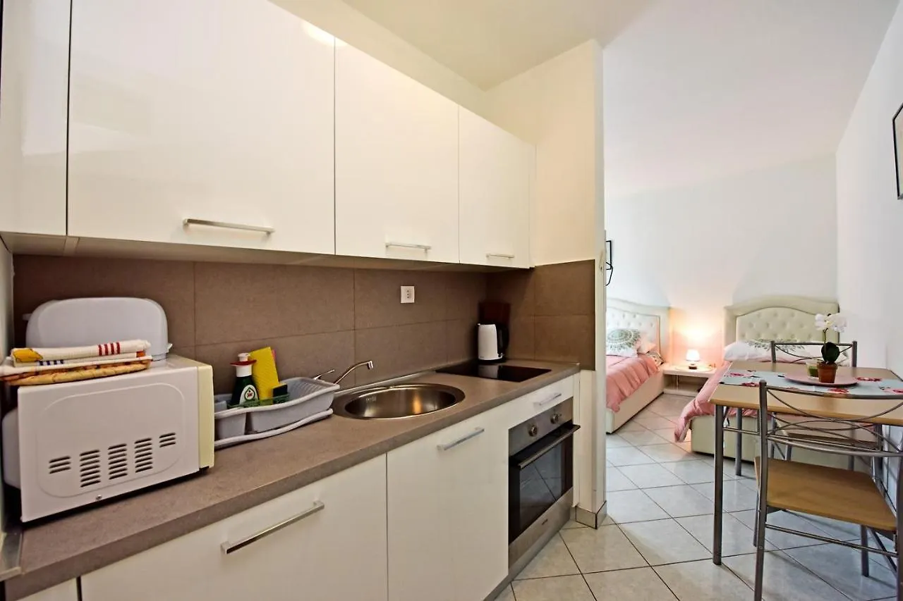 Pensjonat Apartments House Anna For Max 13 Persons In Porec, Pet Friendly