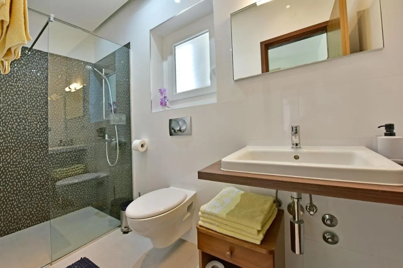 Apartments House Anna For Max 13 Persons In Porec, Pet Friendly