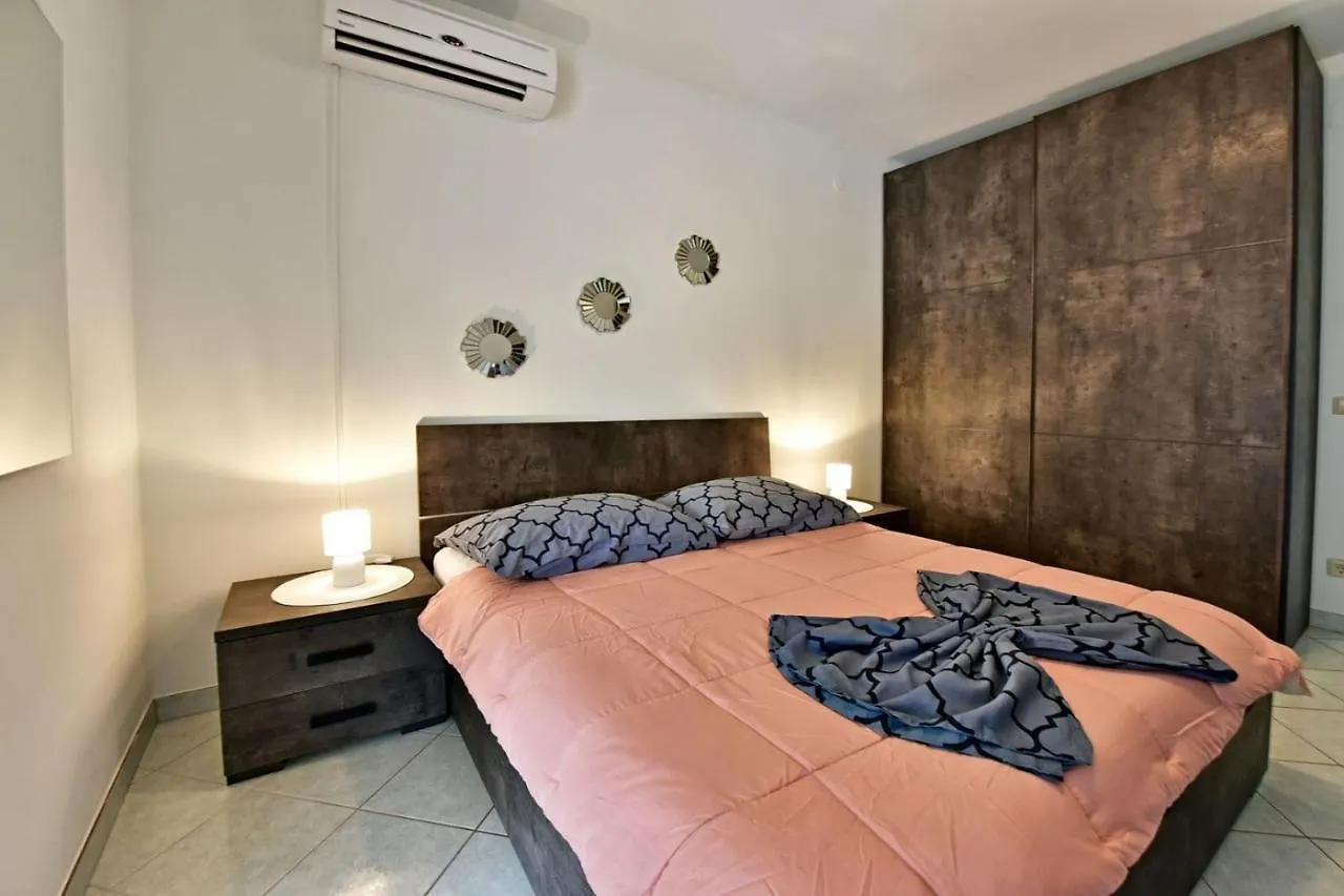 Pensjonat Apartments House Anna For Max 13 Persons In Porec, Pet Friendly Chorwacja